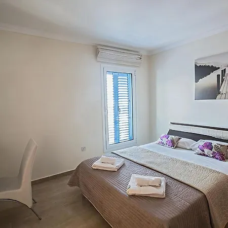 Villa Fig Tree Bay Frontline,luxury 4bdr Sea-front With Pool And Amazing Views *