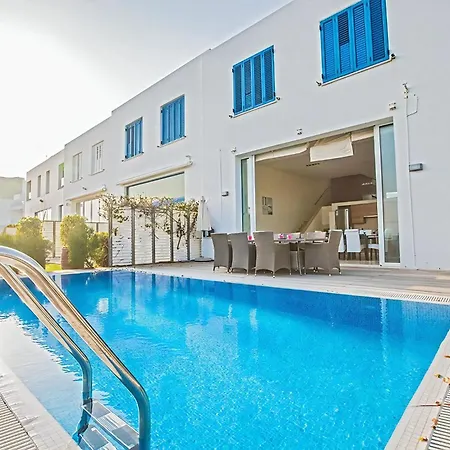 Fig Tree Bay Frontline,luxury 4bdr Sea-front With Pool And Amazing Views Villa