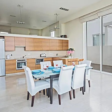 Villa Fig Tree Bay Frontline,luxury 4bdr Sea-front With Pool And Amazing Views *