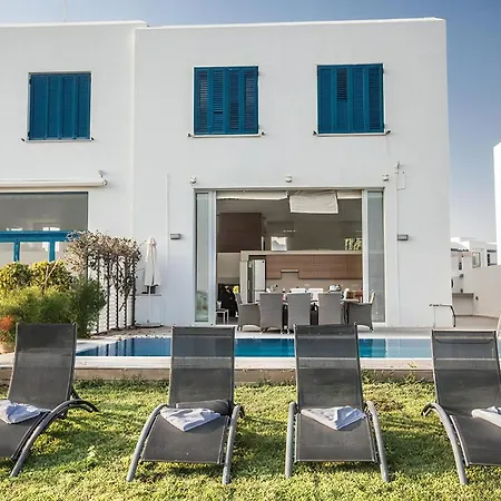 Fig Tree Bay Frontline,luxury 4bdr Sea-front With Pool And Amazing Views Villa *